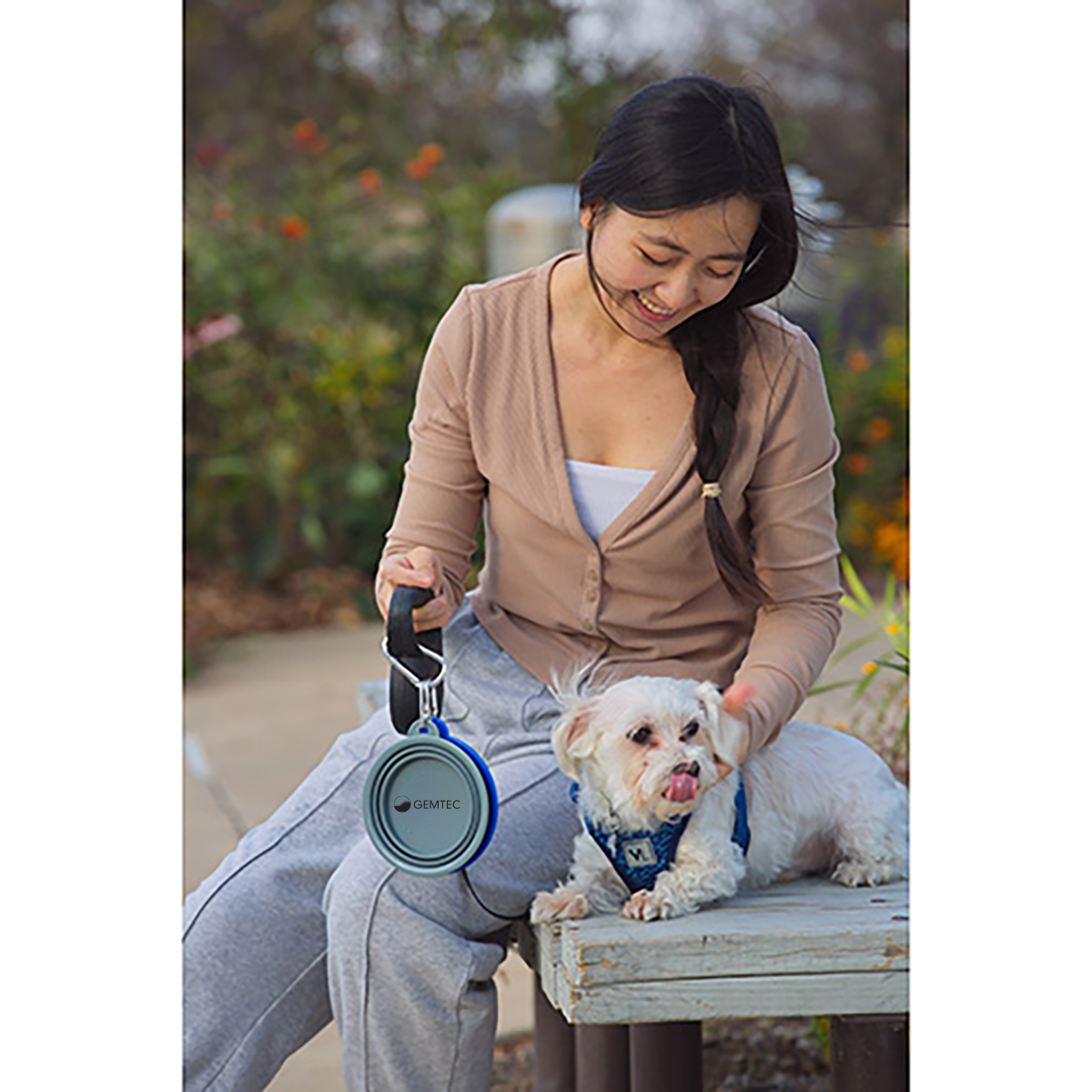 Collapsible Pet Bowl with Carabiner